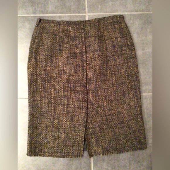 Classic PRADA brown-black tweed knee skirt
Size IT 40 - Picture 2 of 6